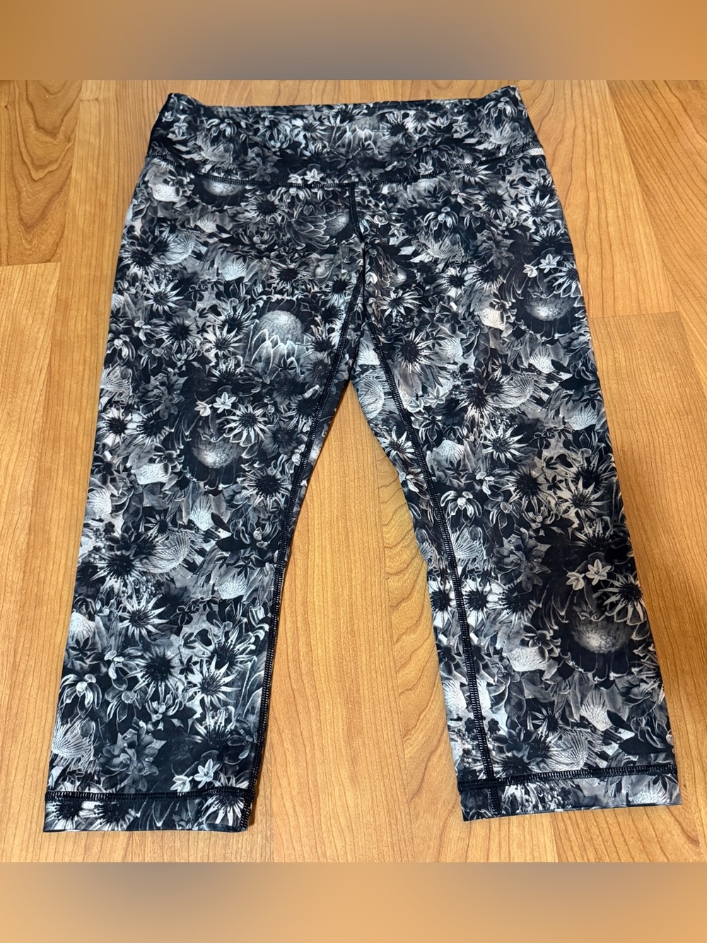 LULULEMON Women’s Floral Flowabunga Wunder Under Crop Leggings Sz 10